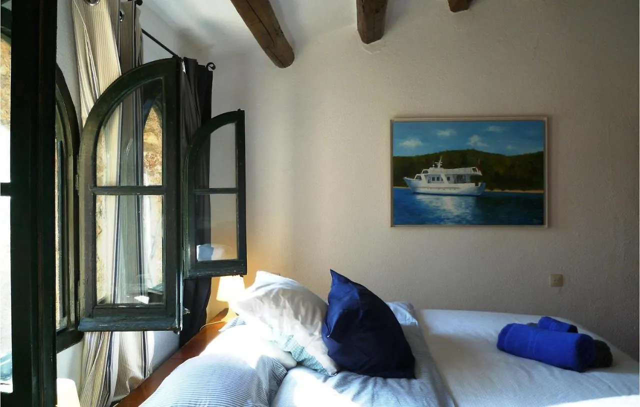 Beautiful Home In Tossa De Mar With Kitchen Holiday home