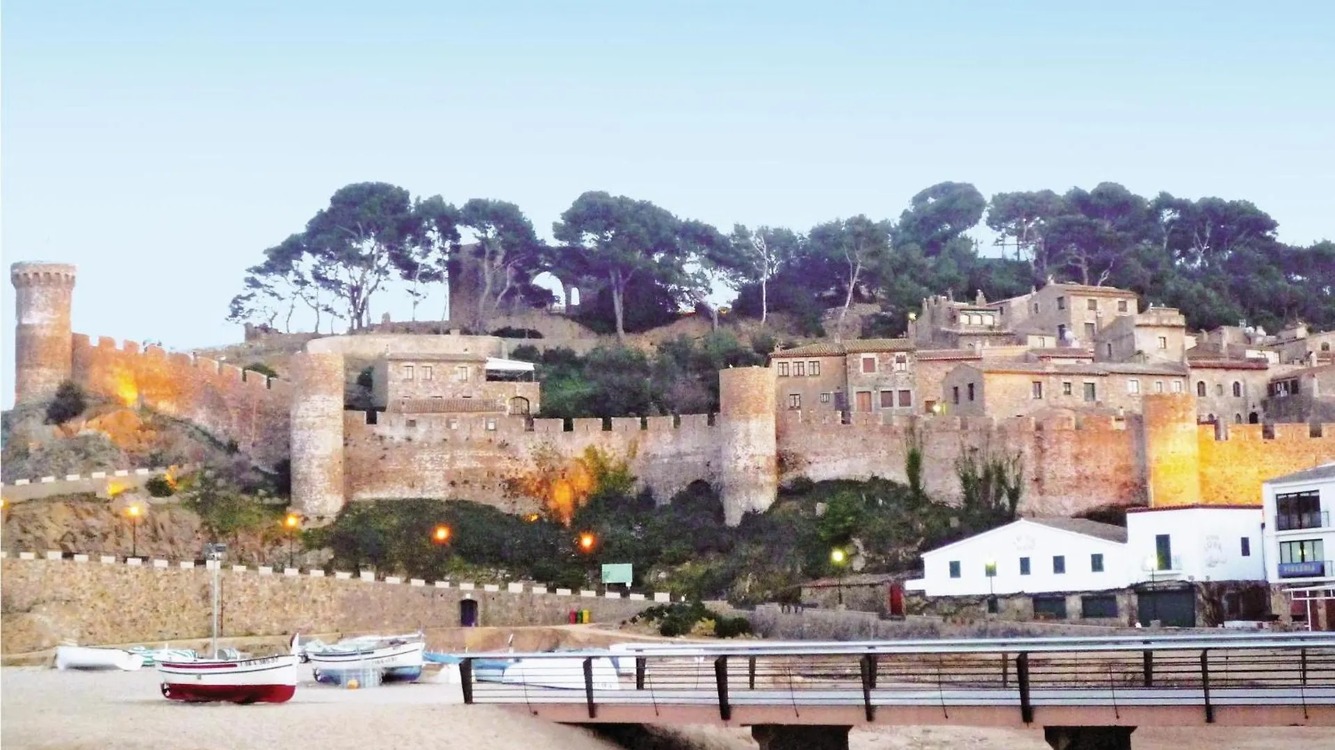 Beautiful Home In Tossa De Mar With Kitchen